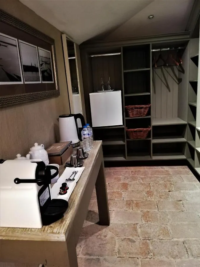 La Chartreuse Bed & Breakfast Drudas